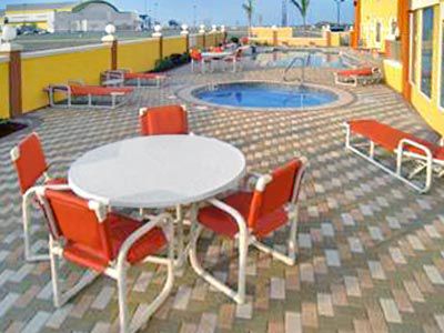 Super 8 By Wyndham Hidalgo/Mcallen Area Zewnętrze zdjęcie